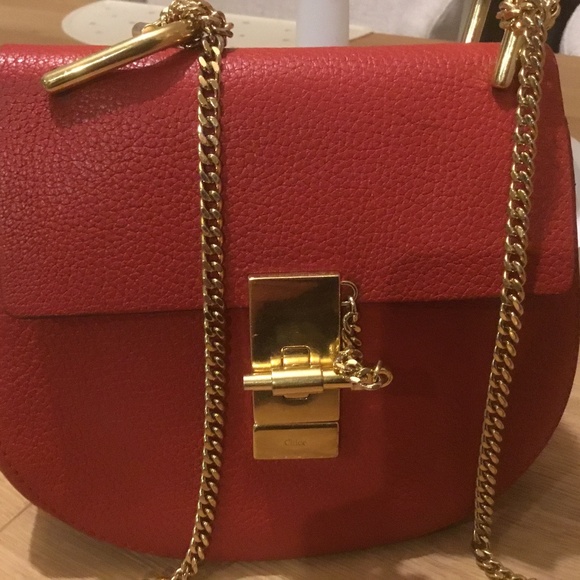 ♦️Beautiful Chloe Soft Pebble Leather Red turnlock flap handbag - Picture 1 of 3